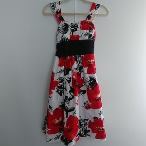 Snap Vintage White, Red, & Black Sleeveless Dress